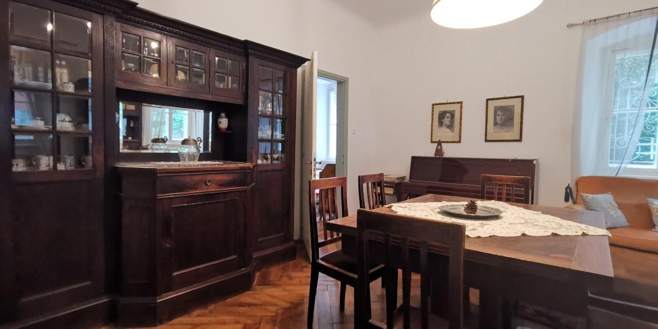 Charming In A 19th Century Appartamento Trieste